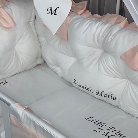 PEPPIbambini ROYAL White Somon Zenaida Literie de bébé ensemble set complet 11 pièces linge parure de lit 100% coton avec broderie avec moustiquaire motif brodées - Image 2