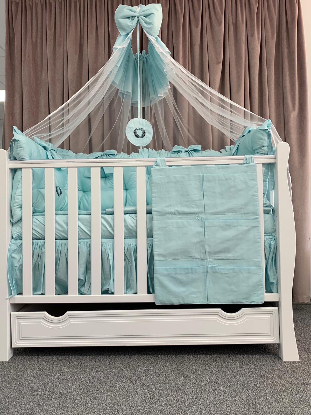 PEPPIbambini ROYAL Mint Little Prince Literie de bébé ensemble set complet 11 pièces linge parure de lit 100% coton avec broderie avec moustiquaire motif brodées - Image 3