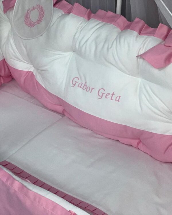 PEPPIbambini ROYAL White Pink Gabor Literie de bébé  11 pièces linge parure de lit 100% coton avec broderie avec moustiquaire motif brodées - Image 2