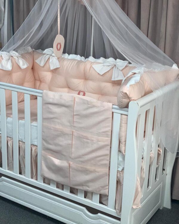 PEPPIbambini ROYAL Somon White Aisha Literie de bébé 11 pièces linge parure de lit 100% coton avec broderie avec moustiquaire motif brodées