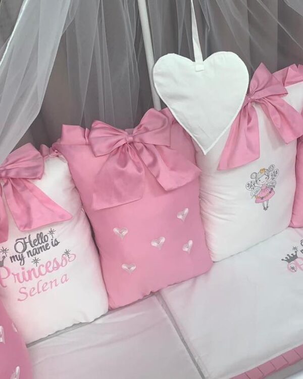 PEPPIbambini ROYAL Princess White Pink Selena Literie de bébé 11 pièces linge parure de lit 100% coton avec broderie avec moustiquaire motif brodées - Image 4
