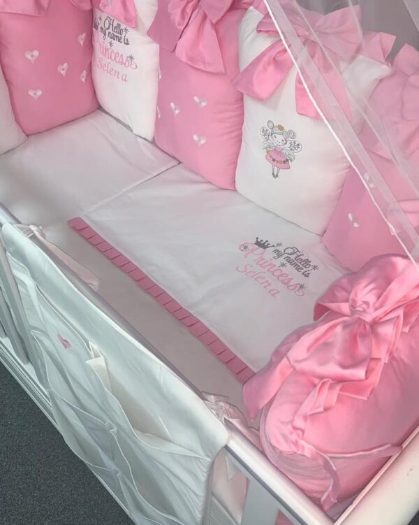 PEPPIbambini ROYAL Princess White Pink Selena Literie de bébé 11 pièces linge parure de lit 100% coton avec broderie avec moustiquaire motif brodées - Image 5