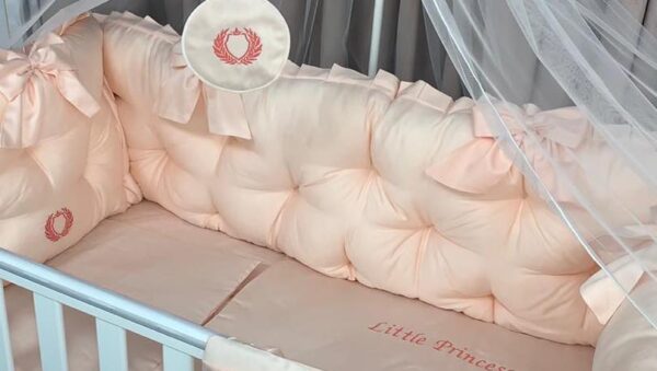 PEPPIbambini ROYAL Somon Little princess Literie de bébé 11 pièces linge parure de lit 100% coton avec broderie avec moustiquaire motif brodées - Image 4