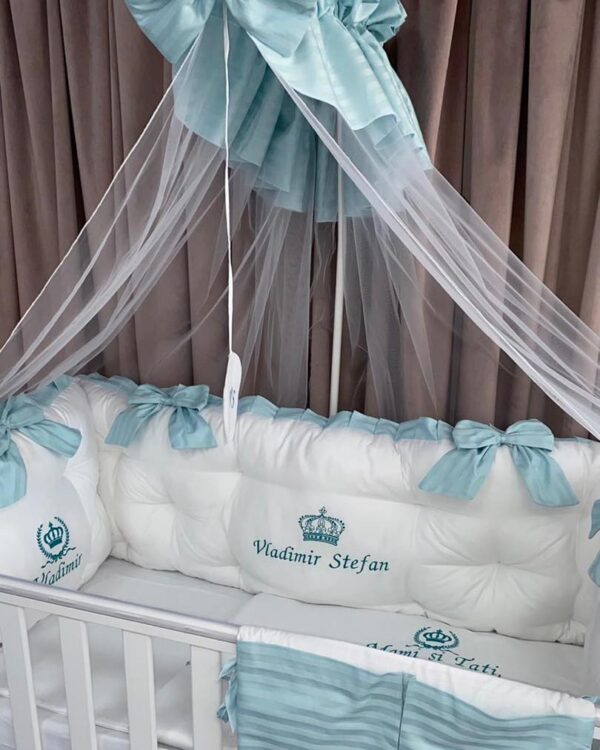 PEPPIbambini ROYAL White Mint Vladimir Literie de bébé 11 pièces linge parure de lit 100% coton avec broderie avec moustiquaire motif brodées - Image 6