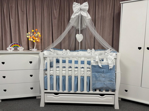 PEPPIbambini ROYAL White Blue Velours Literie de bébé 11 pièces linge parure de lit 100% coton avec broderie avec moustiquaire motif brodées