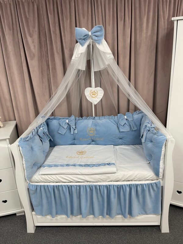 PEPPIbambini ROYAL Blue Velours Literie de bébé 11 pièces linge parure de lit 100% coton avec broderie avec moustiquaire motif brodées