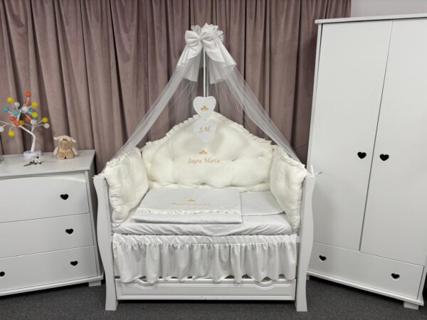 PEPPIbambini ROYAL White Velours Literie de bébé 11 pièces linge parure de lit 100% coton avec broderie avec moustiquaire motif brodées