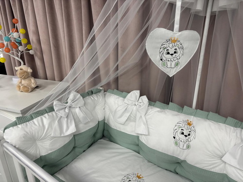 PEPPIbambini ROYAL White Green Literie de bébé 11 pièces linge parure de lit 100% coton avec broderie avec moustiquaire motif brodées - Image 3